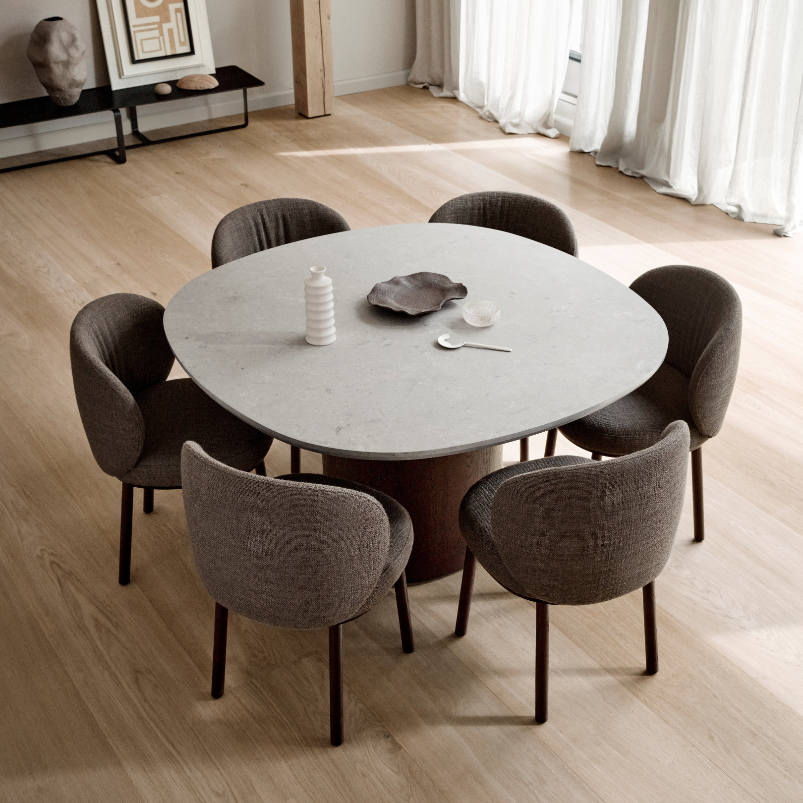 Ovata Dining Table